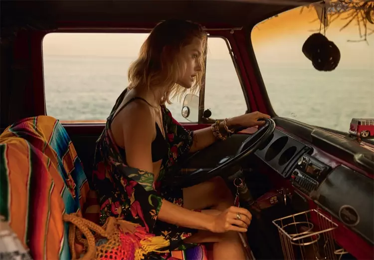 Clair Wuestenberg Channels Surfer Vibes para sa ELLE Canada