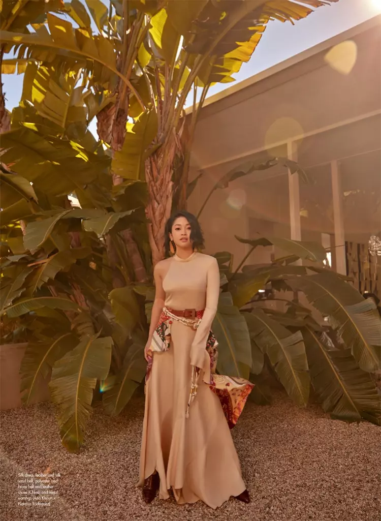 L'actrice Lana Condor porte un look Chloé décontracté