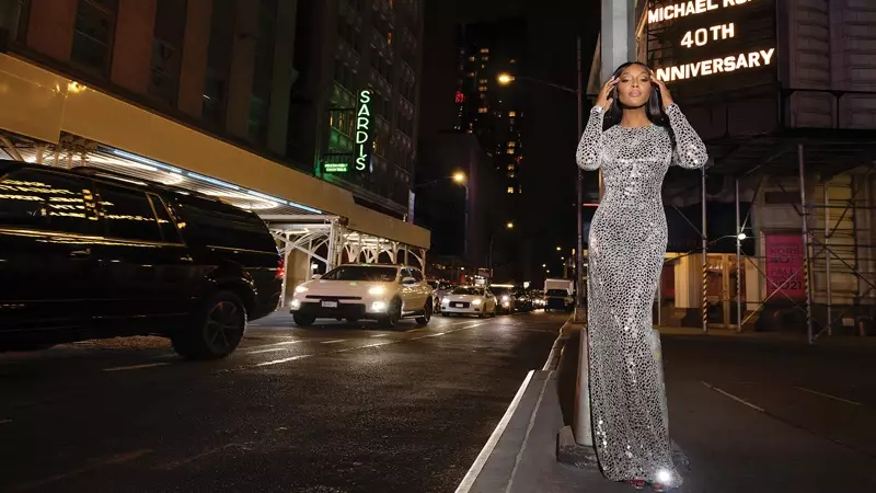 Naomi Campbell ĉefrolas en Michael Kors aŭtuno-vintra 2021 kampanjo.