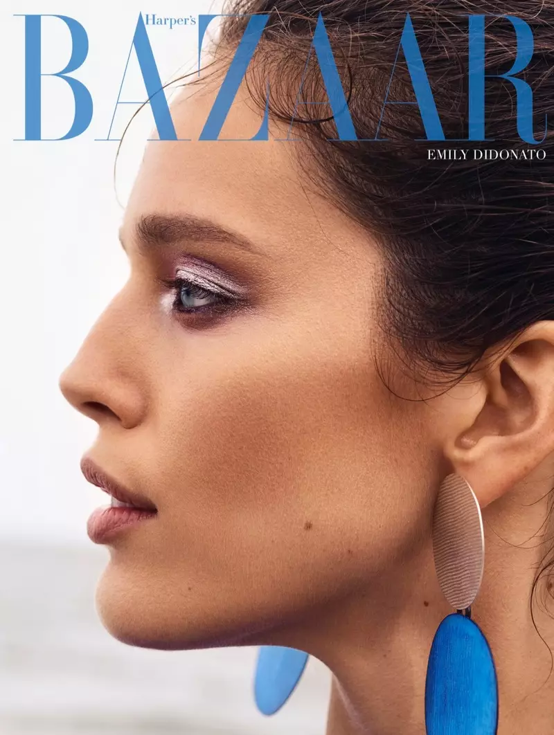 ემილი დიდონატო ხვდება სანაპიროზე Harper's Bazaar საბერძნეთში