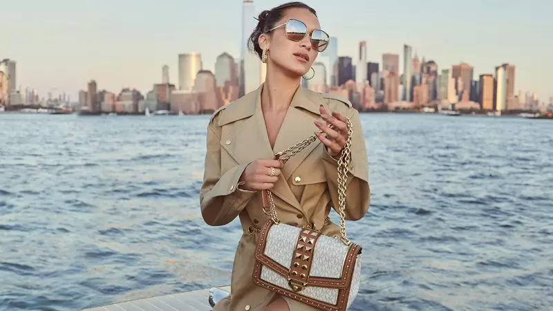 Bella Hadid ist der Star der Frühjahr-Sommer-Kampagne 2021 von MICHAEL Michael Kors.