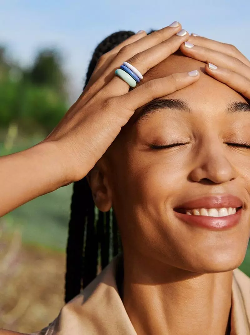 Indira Scott krijgt haar close-up in Kate Spade lente-zomer 2020 campagne