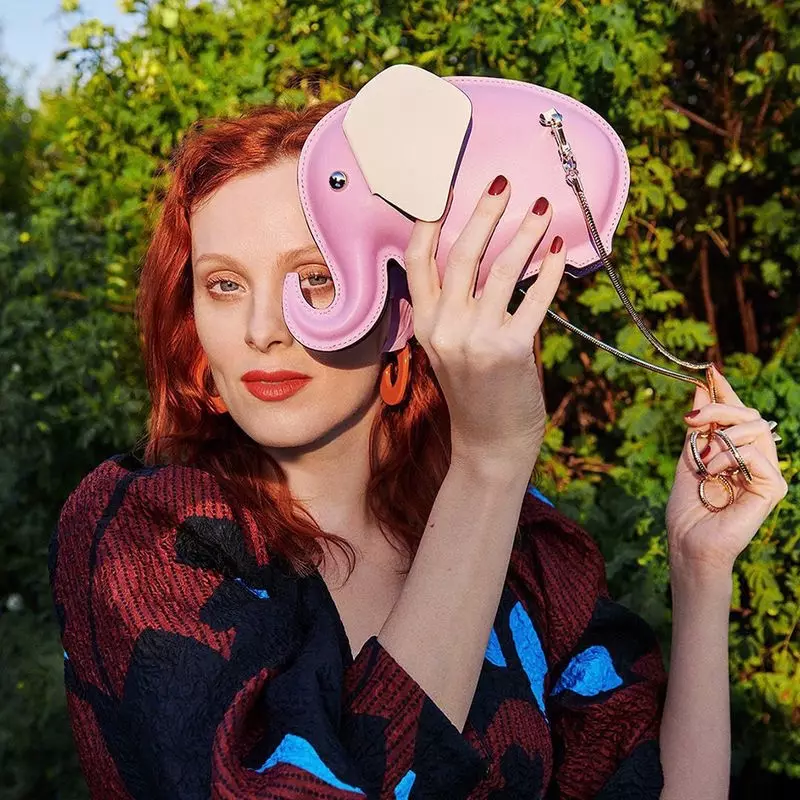 Karen Elson leidt Kate Spade lente-zomer 2020-campagne