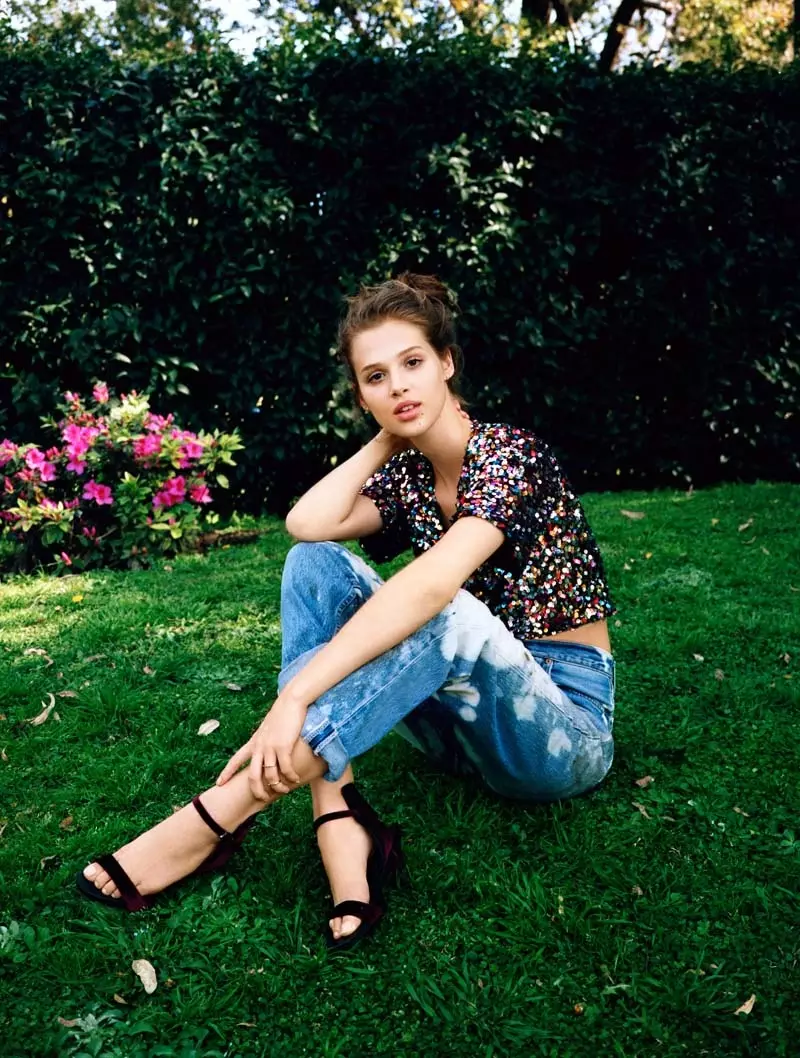 Anais Pouliot + Camilla Christensen Predné Urban Outfitters Holiday 2013