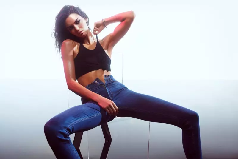 Kendall Jenner tmexxi l-kampanja Calvin Klein Deal With It