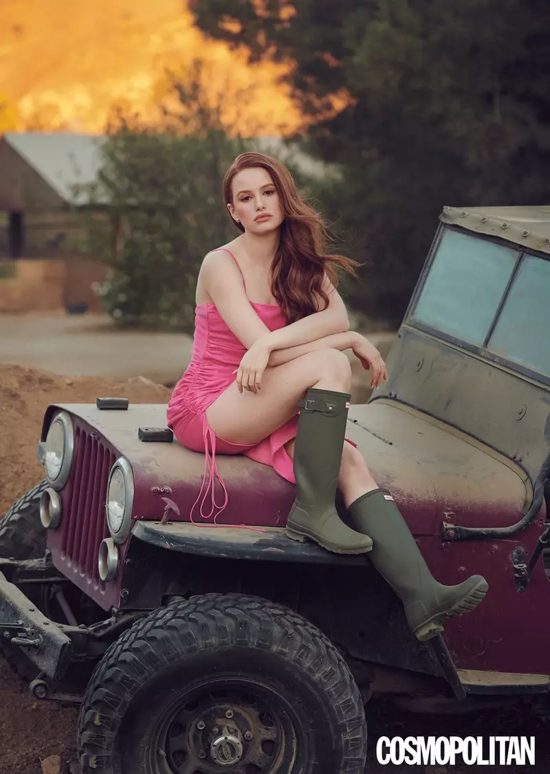 Sesión de fotos de portada de Madelaine Petsch Cosmopolitan 2021