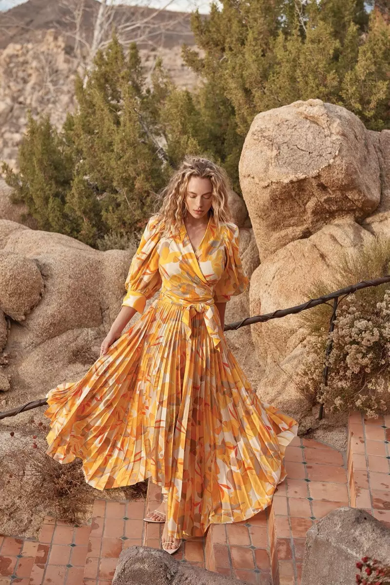 Pinangunahan ni Hannah Ferguson ang kampanya ng Intermix spring-summer 2020