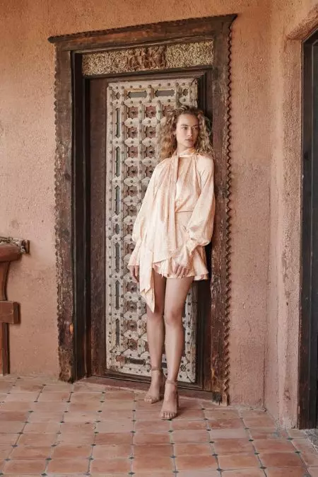 Hannah & Samantha Pose a cikin Tsarin Tsare-tsare na Intermix's Trendy Spring 2020