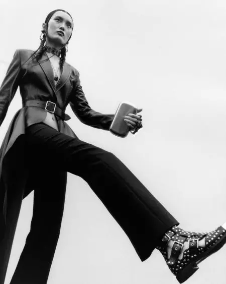 Alexander McQueen sorprende coa campaña Black & White Spring '19