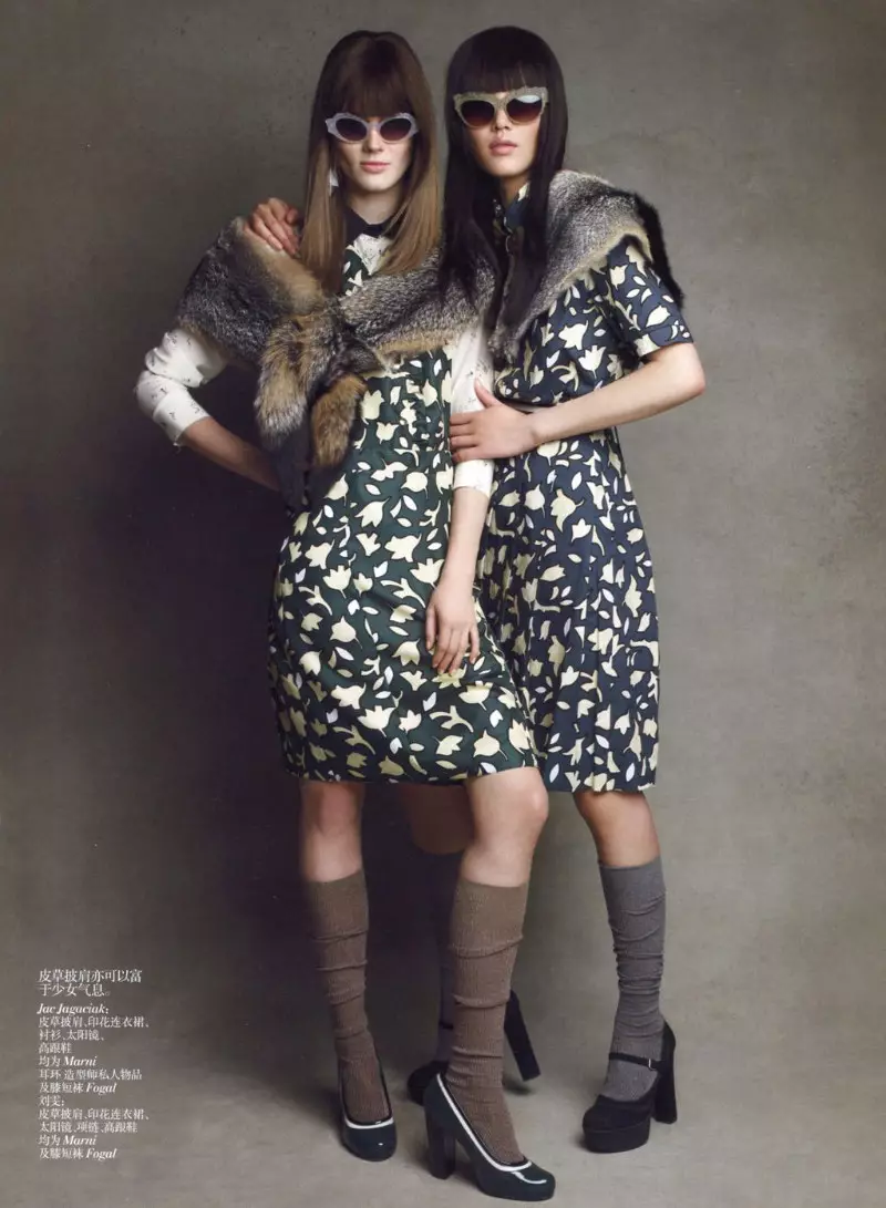 Liu Wen ug Jac Jagaciak Pangandam alang sa Pagkahulog sa Vogue China Hulyo 2012 ni Patrick Demarchelier