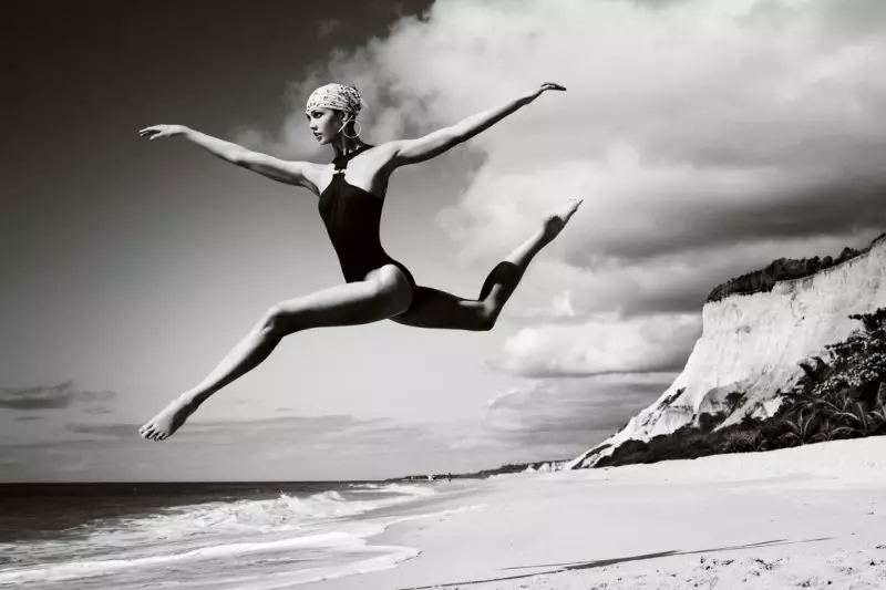 Karlie Kloss shkon në Brazil për Vogue SHBA korrik 2012, lente nga Mario Testino