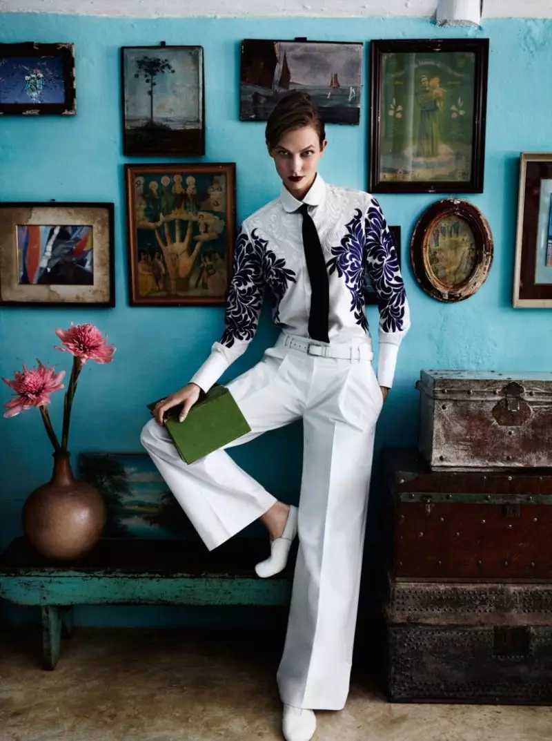 Karlie Kloss 2012 年 7 月前往巴西參加 Vogue 美國版，由 Mario Testino 拍攝