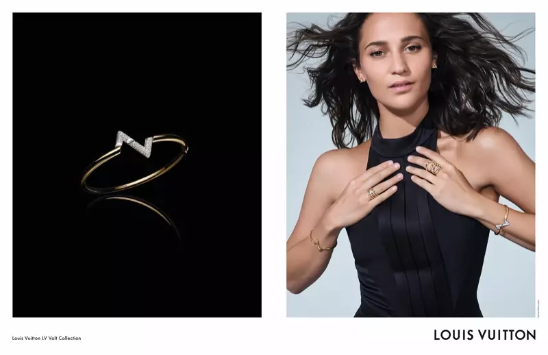 Nagpo-pose ang aktres na si Alicia Vikander sa LV Volt fine jewelry campaign.