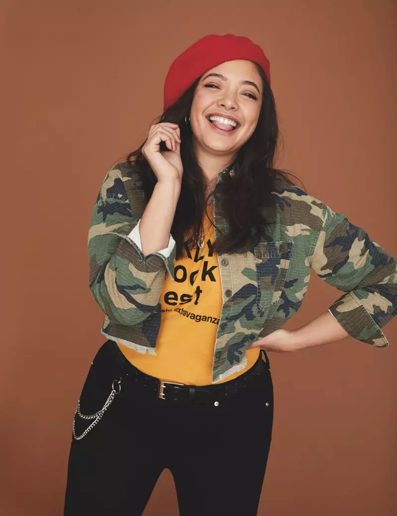 Naomi Shimada usa jaqueta com estampa de camuflagem na campanha pré-outono 2017 da Forever 21