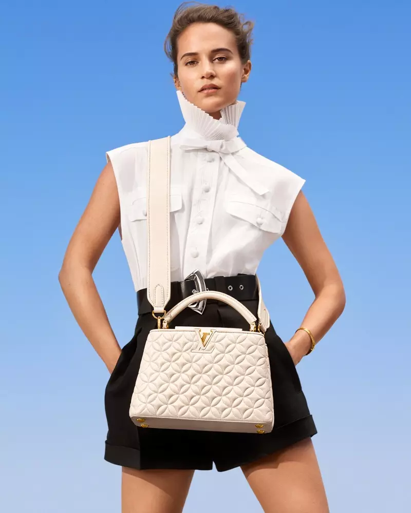 Louis Vuitton menampilkan tas Capucines dalam kampanye New Classics