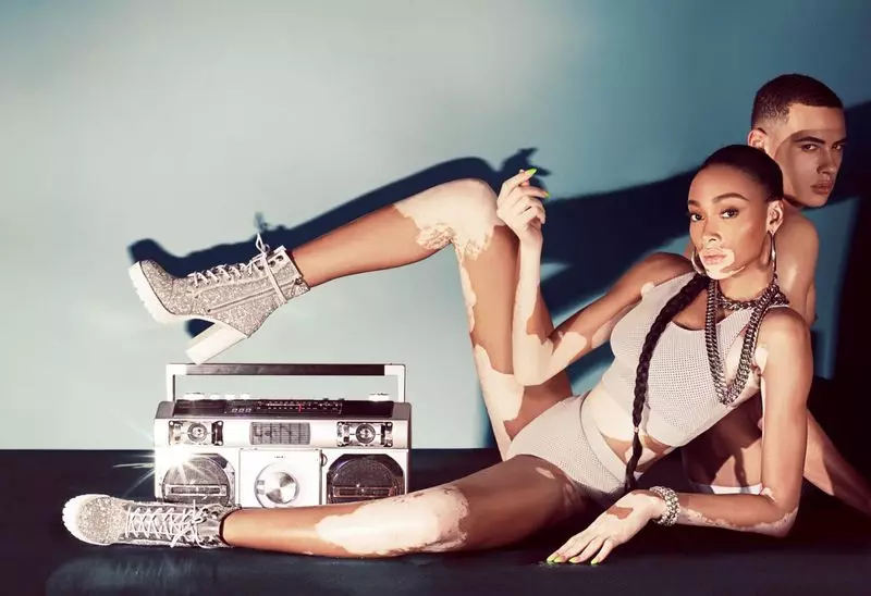 Isang imahe mula sa kampanya sa advertising sa tagsibol 2020 ni Winnie Harlow x Steve Madden