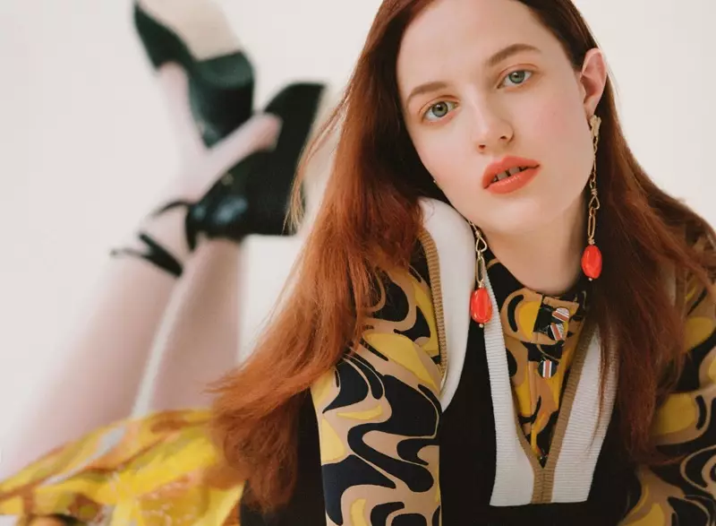 Julia Banas Vogue Hong Kong Mencetak Editorial Fesyen