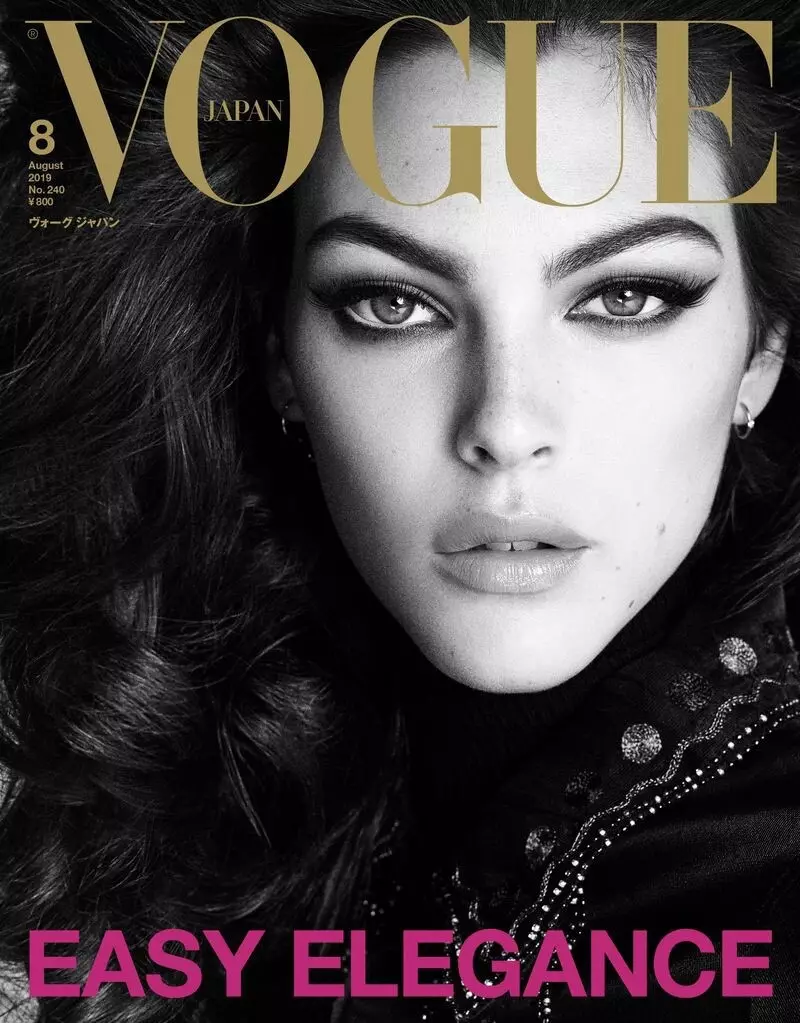 Η Vittoria Ceretti ποζάρει σε Super Glam Styles για τη Vogue Japan