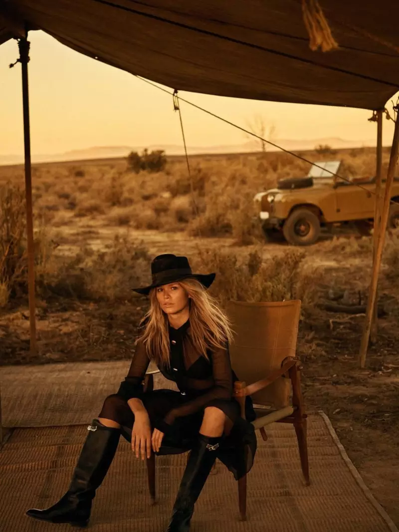 Anna Ewers Vogue Paris üçün Safari tərzini qəbul edir