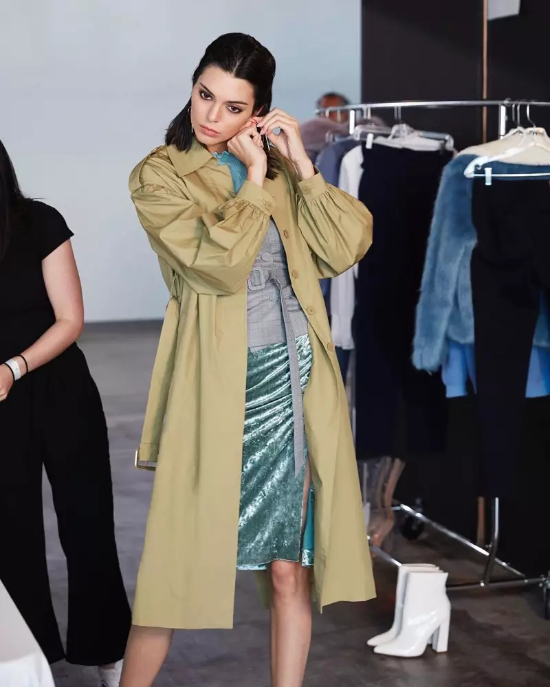 DANS LES COULISSES : Kendall Jenner sur le tournage du tournage automne-hiver 2018 d'Ochirly