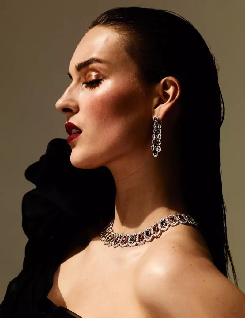 Julia Bergshoeff strălucește în Gems pentru Vogue Paris