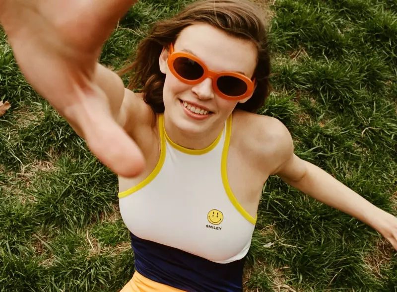 Cara Taylor se tout bèl souri nan rad Zara Smiley Happy Collection Colorblock.