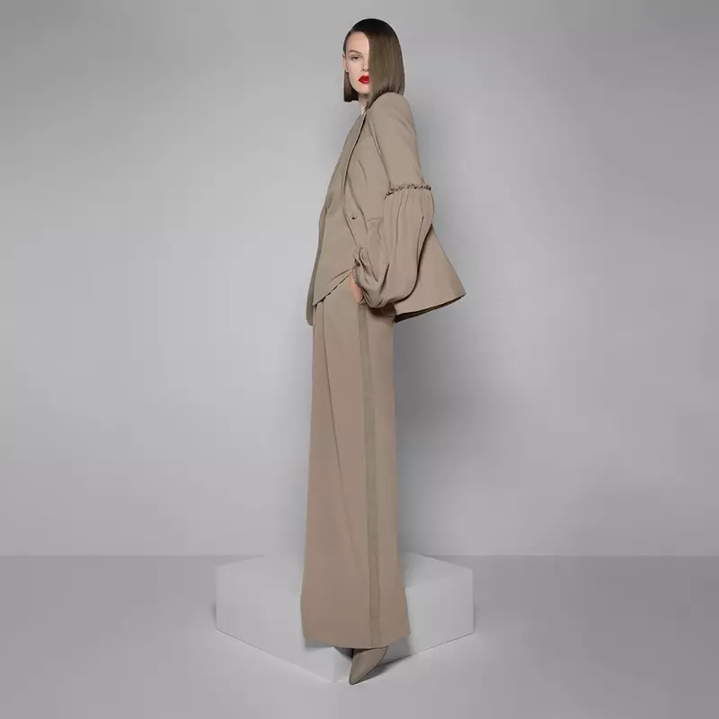 Cara Taylor lidera a campaña primavera-verán 2021 de Max Mara.