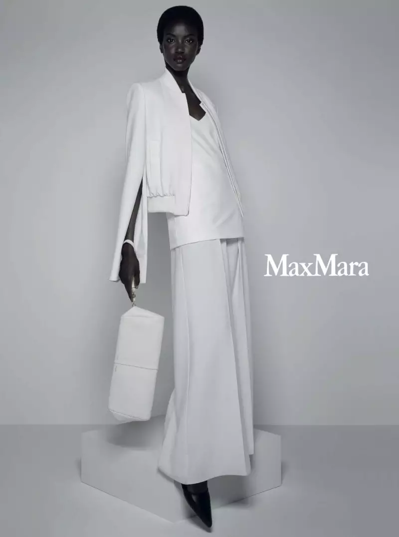 Max Mara mbukak kampanye musim semi-musim panas 2021.