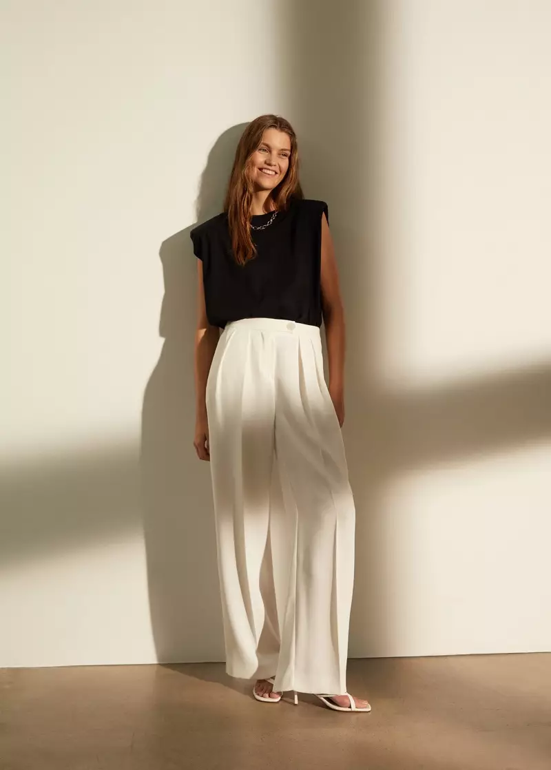 Luna Bijl porta una samarreta sense mànigues de Mango i uns pantalons palazzo