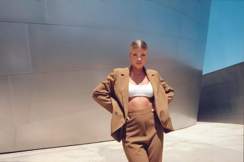Костумите за модели на Софија Ричи се одвојуваат од соработката на Missguided