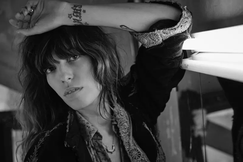 Lou Doillon klæðist áreynslulausum stíl fyrir S Moda eftir Eric Guillemain