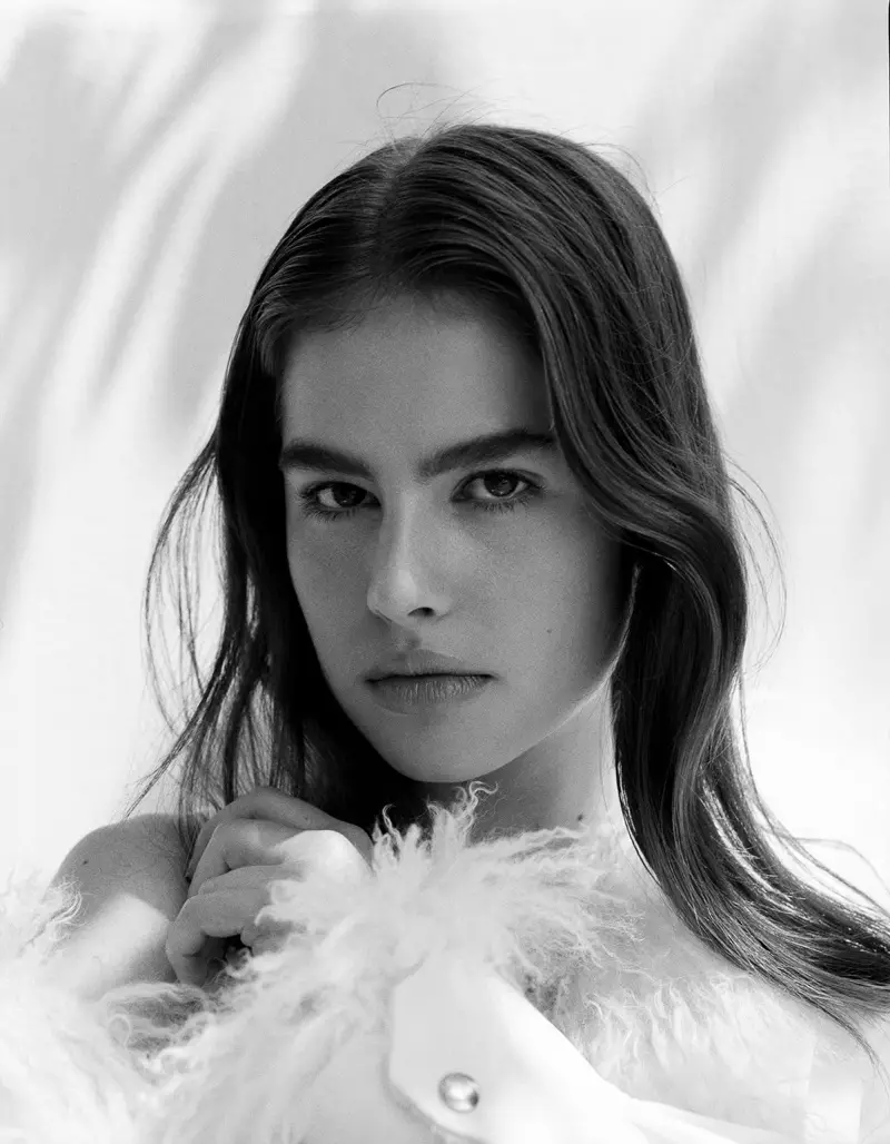 Lily Jean Harvey modelează Calvin Klein caută pentru revista Wonderland