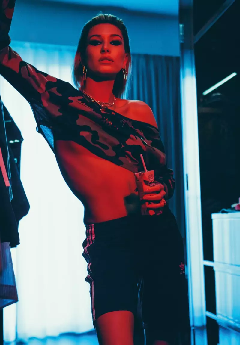 Hailey Baldwin nostaa lämpöä Wonderland Magazinessa