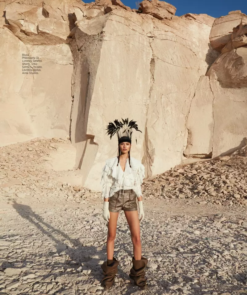 Elizabeth Salt poserer i Peru til Harper's Bazaar Mexico