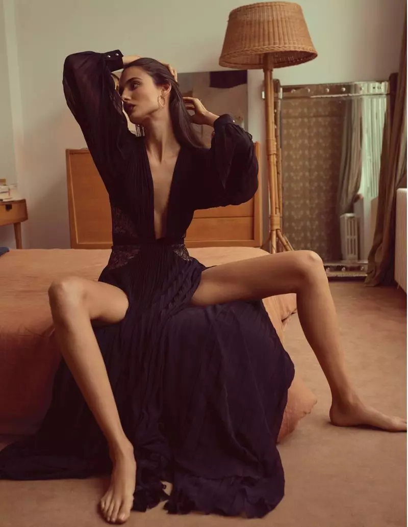 Blanca Padilla สวมชุดแฟชั่นสุดหรูให้กับ Tatler Russia