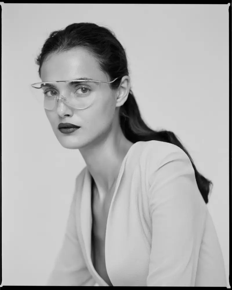 Blanca Padilla încântă în Givenchy pentru Glamour Italia