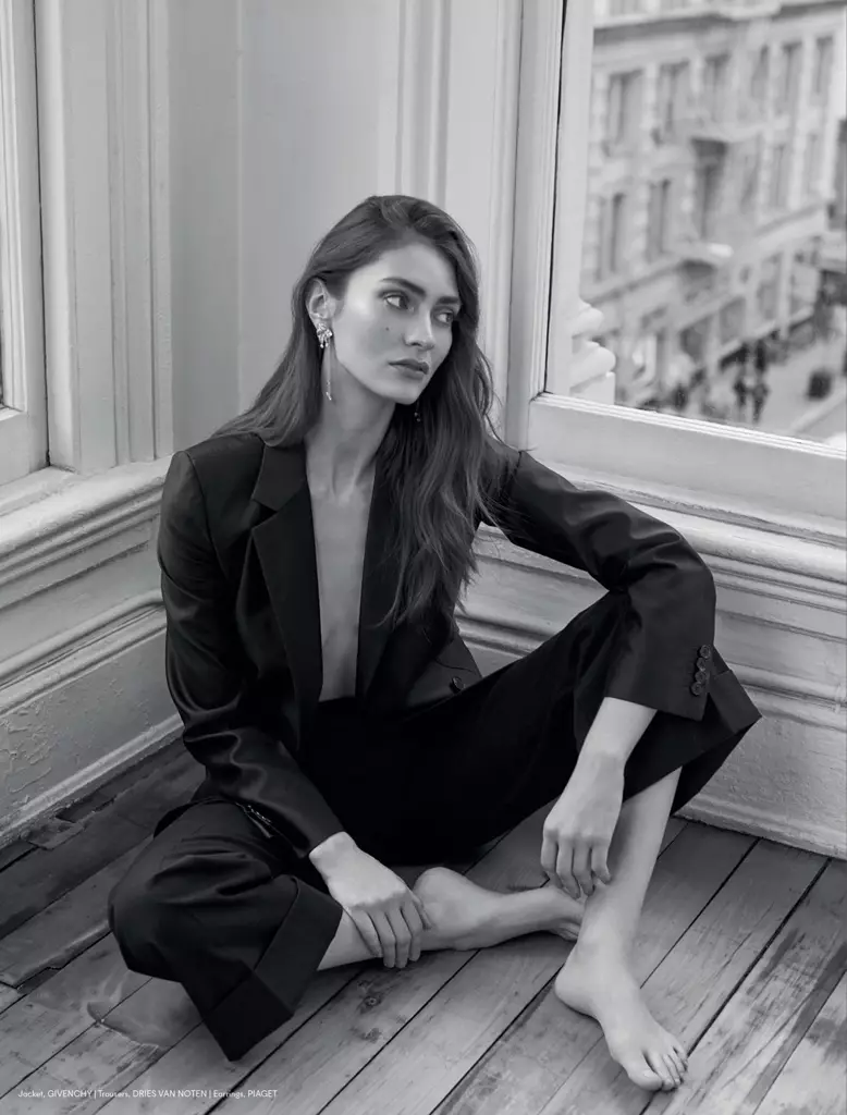 Gidawat ni Marine Deleeuw ang Neutral Shades para sa Mojeh Magazine