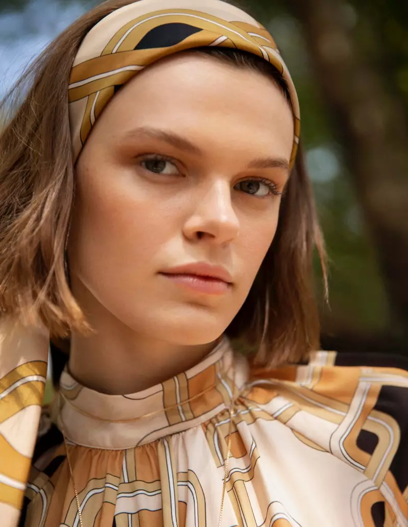 Pinaharap ng modelong si Cara Taylor ang kampanya ni Richard Allan x H&M