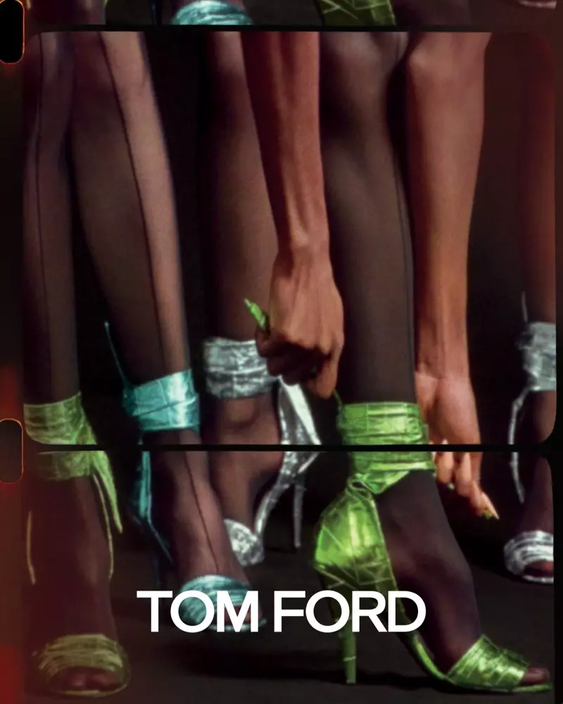 Tom Ford 專注於 2020 春夏廣告系列的高跟鞋