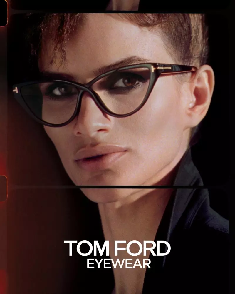 Linda Helena modelleert brillen in de lente-zomer 2020-campagne van Tom Ford