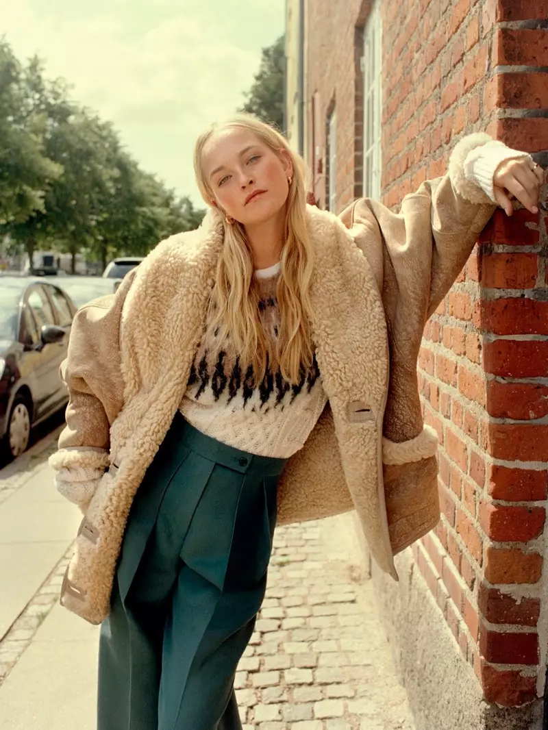 Nagpose si Jean Campbell sa Autumn Outerwear para sa PORTER Edit