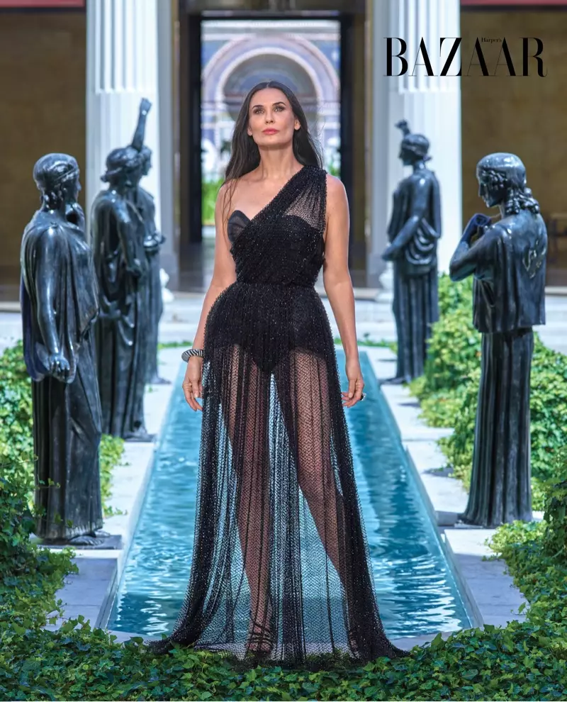 Foto Sampul Demi Moore Harper's Bazaar US 2019