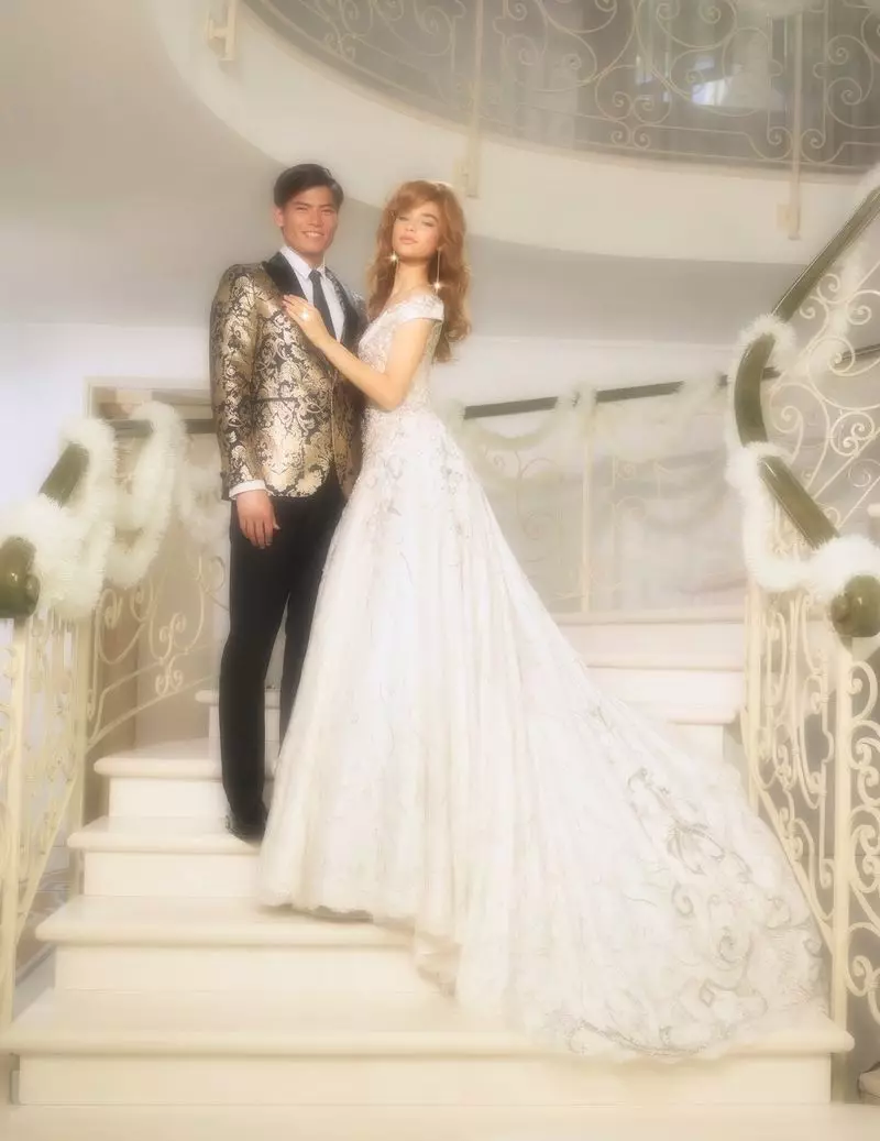 Mag-asawa sina Simonas Pham at Meghan Roche sa kampanya ng Versace Holiday 2019