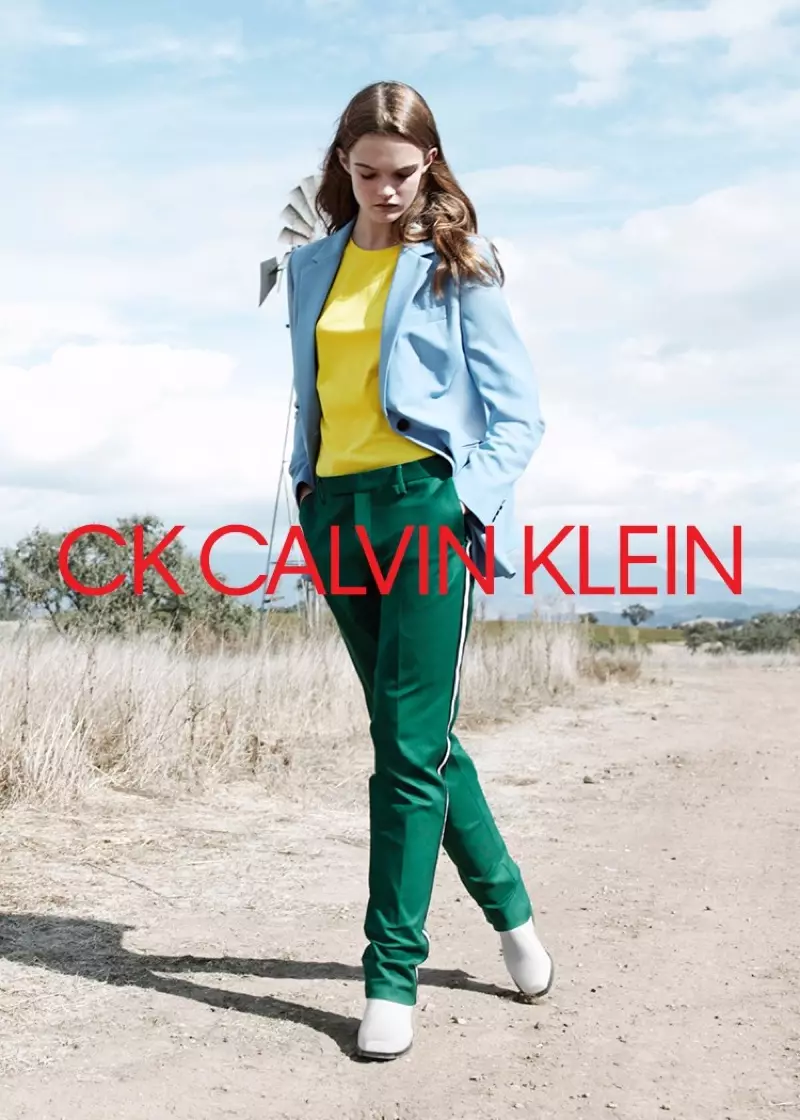 Mae Lulu Tenney yn gwisgo golwg llawn lliw ar gyfer ymgyrch gwanwyn-haf 2018 CK Calvin Klein