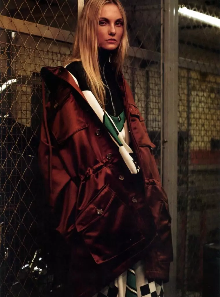 Caroline Trentini pozon në "Glam Sporty Glam" për L'Officiel Brazil