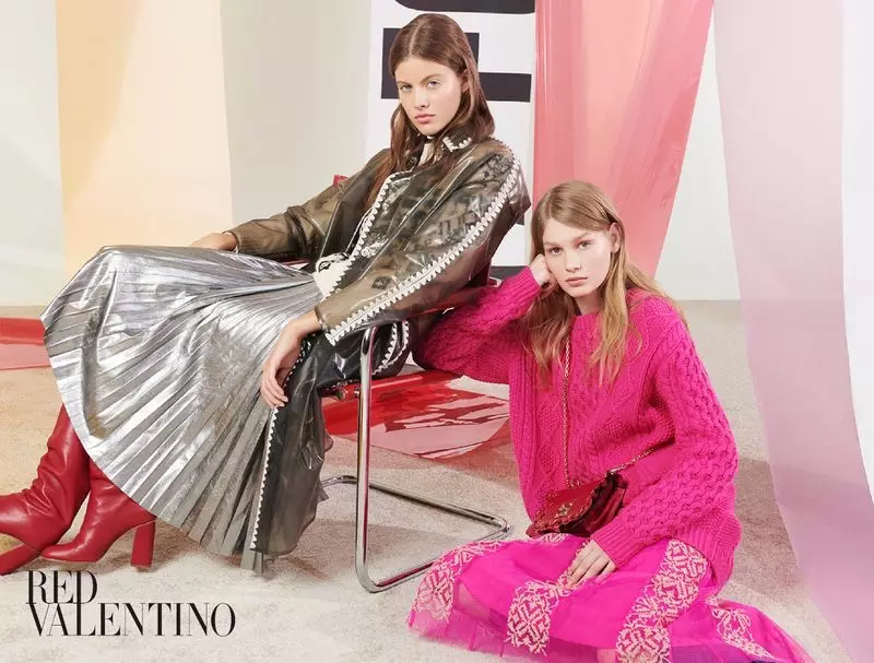 Bara Podzimkova ati Sofia Mechetner irawọ ni RED Valentino isubu-igba otutu 2018 ipolongo