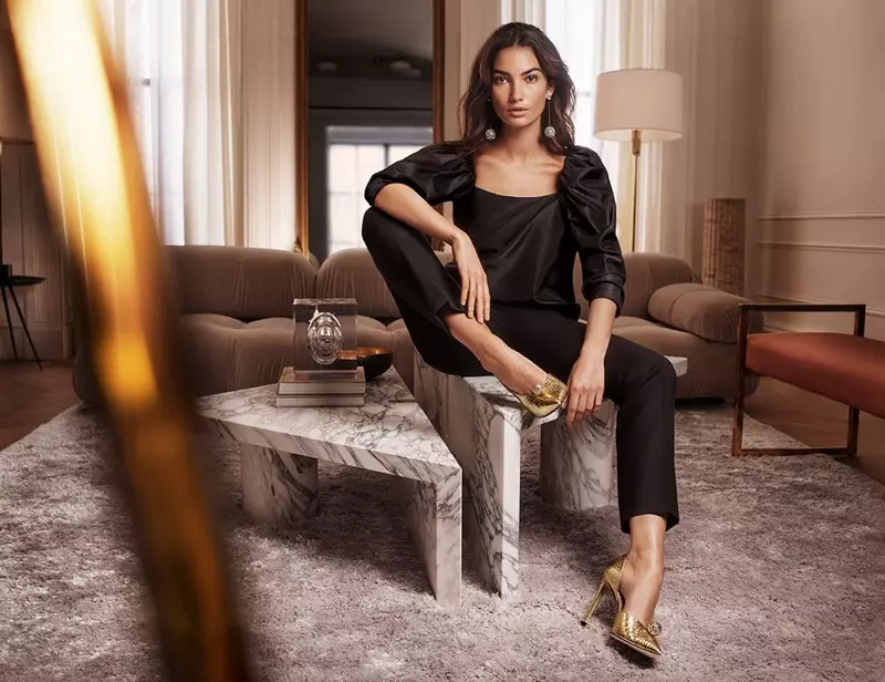 Lily Aldridge Jimmy Choo fall-winter 2018 अभियानमा देखा पर्नुहुन्छ