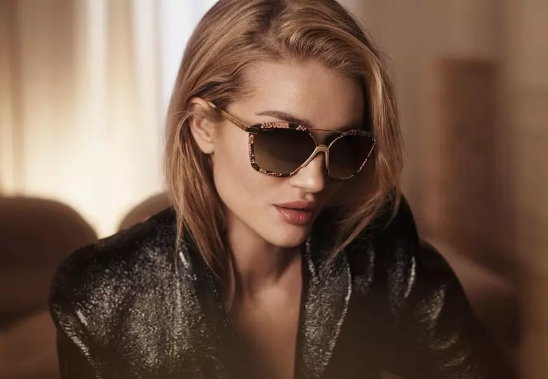 Ndị kpakpando Rosie Huntington-Whiteley na mkpọsa Jimmy Choo ọdịda-oyi 2018