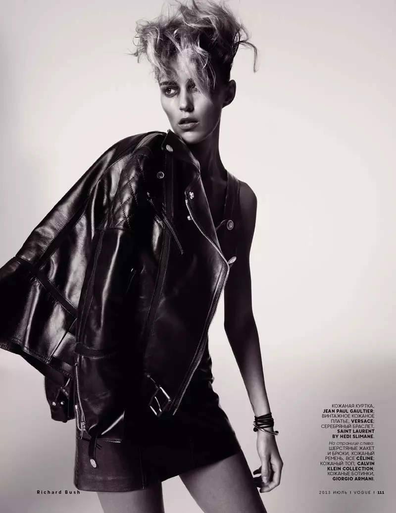 Anja Rubik mängib Vogue'is Venemaal 2013. aasta juuli kaanepildi autor Richard Bush