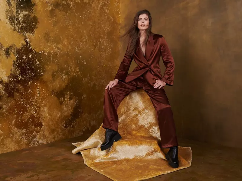 Valentina Sampaio는 Topshop Christmas 2020 캠페인에 등장합니다.